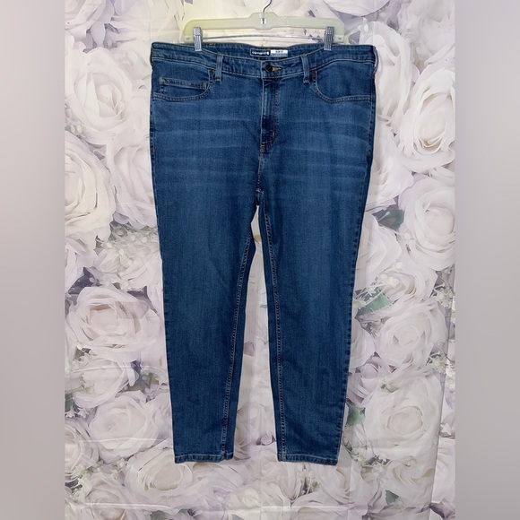 Carhartt 104976 - Women's Rugged Flex® Slim Fit Tapered Jeans Plus Size 18R - Picture 2 of 6